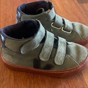 Kids Veja Hightop Sneakers Retail $110 SZ  11